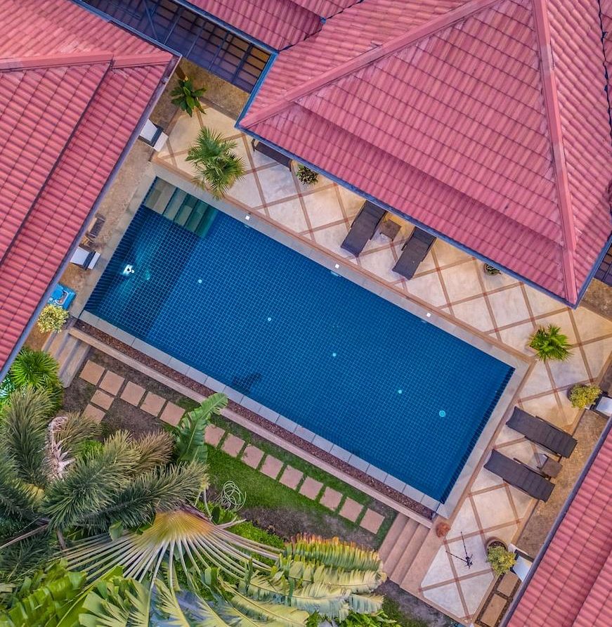 Rare Gem: 4-BR Pure Luxury, Huge Pool #v13