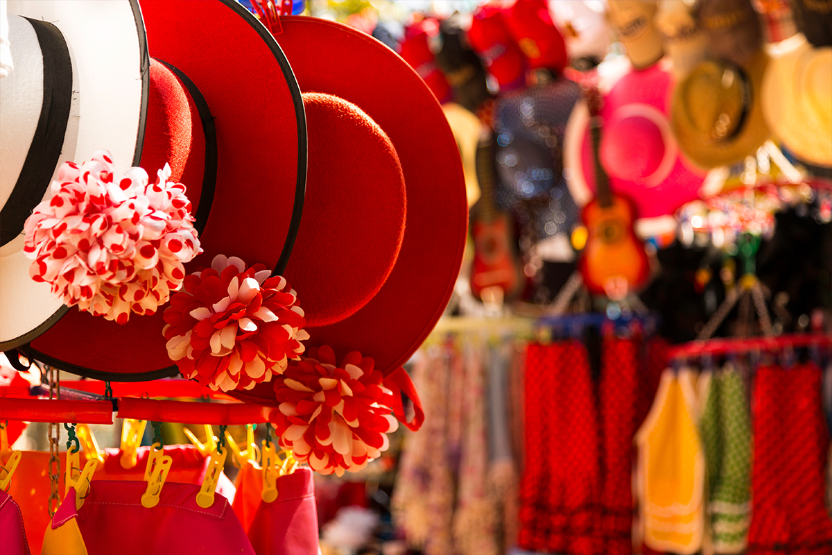 A Guide to Phuket’s Best Markets: Shopping for Souvenirs and Local Crafts